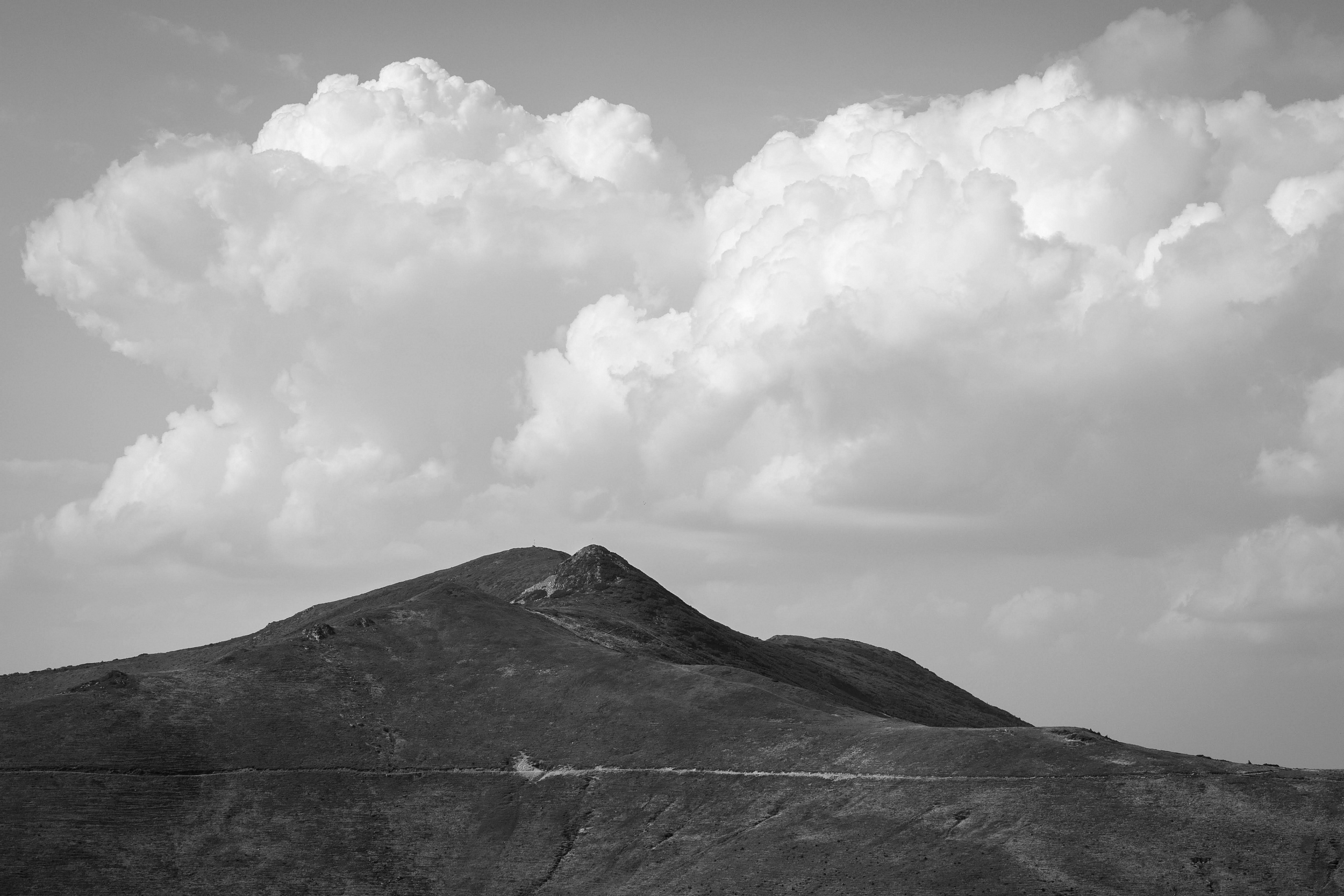 Munții Suhard / Vârful Omului (1932 m). Zdroj: http://jdem.cz/ffvqk4