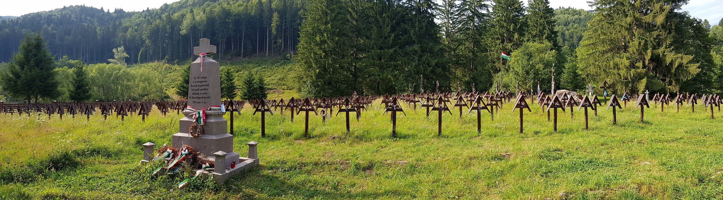 Munții Ciucului / Maďarský vojenský hřbitov v údolí Uz. www.transcarpathian.org