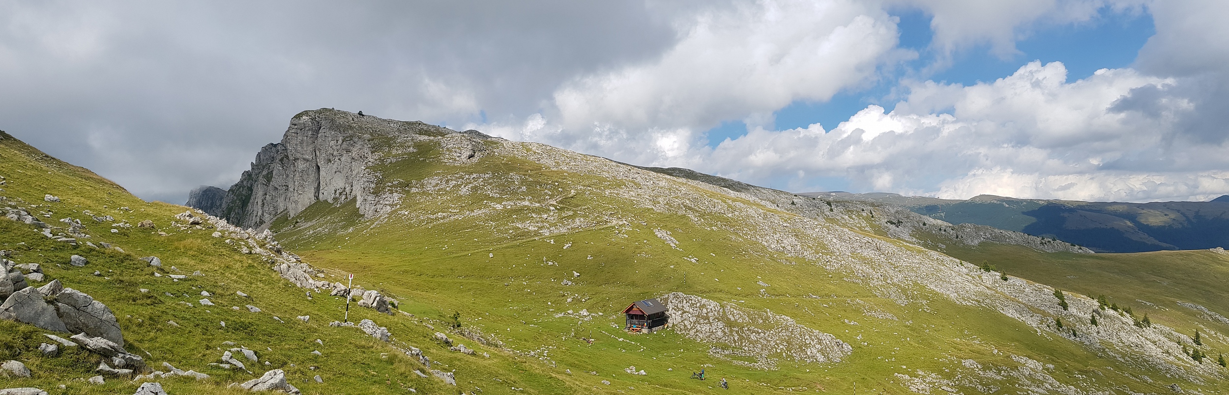 Munții Bucegi / Refugiu Șaua Strunga. www.transcarpathian.org