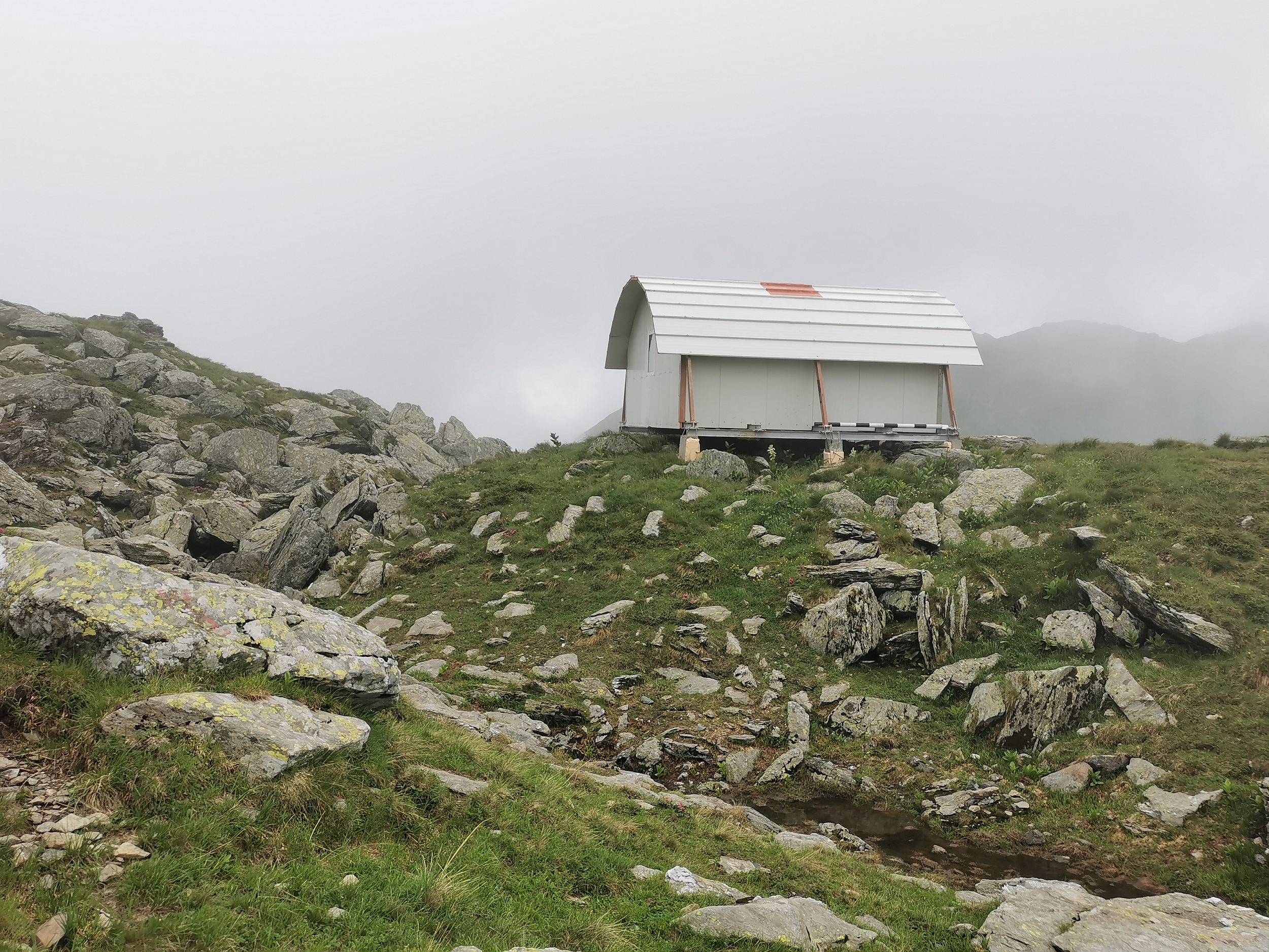 Munții Fagaraš / Útulna Fereastra Zmeilor.